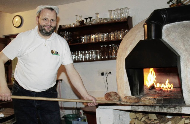 Im Mittelpunkt der Spezialittenkche ...rn auch frisches Brot  gebacken wird.   | Foto: Wilfried Dieckmann