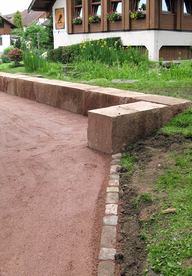 Die Sandsteinblcke des Boule-Platzes laden zum Verweilen ein.   | Foto: BZ