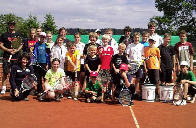 Glckliche und erfolgreiche Teilnehmer des Tenniscamps.   | Foto: privat
