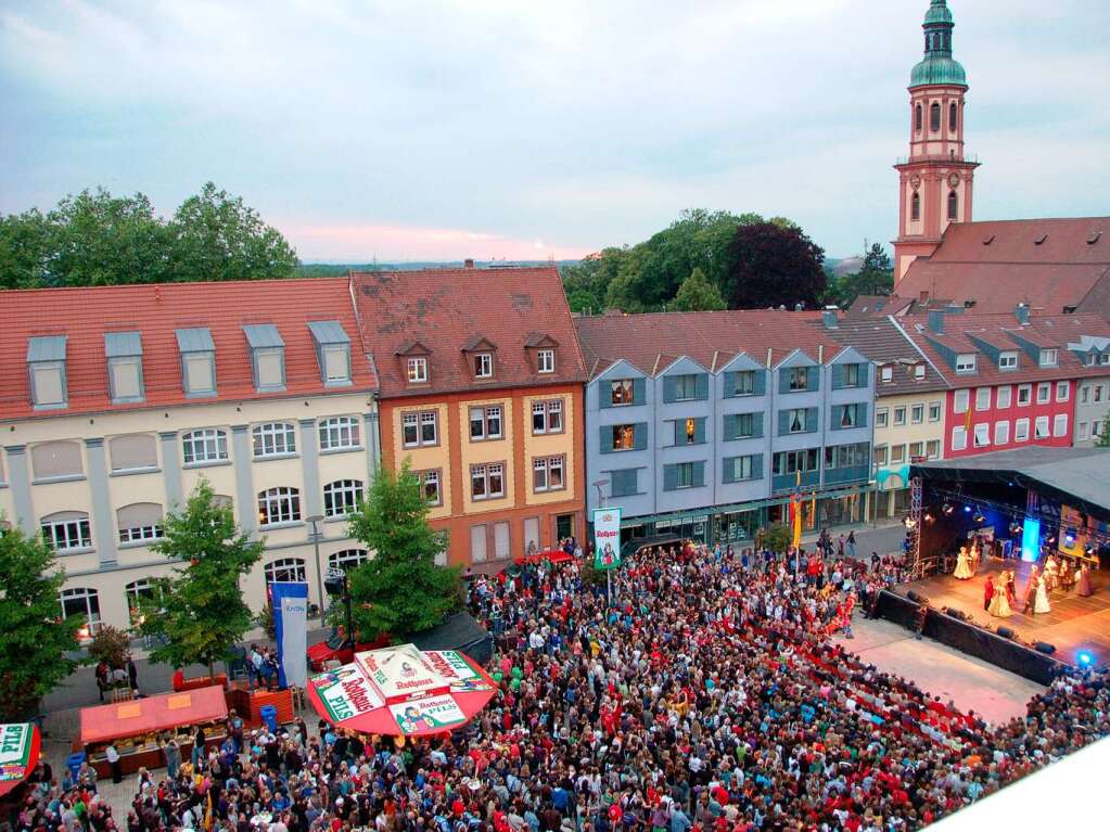 Die Erffnungsfeier  auf dem Offenburger Marktplatz.