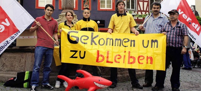 Von der Gewerkschaft Verdi organisierter Protest am Lwenbrunnen   | Foto: Gertrude Siefke