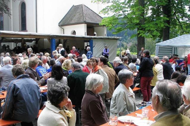 Gelebte kumene auf dem Kirchplatz