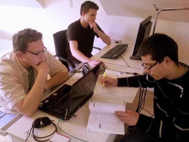 Jung-Regisseure bei der Arbeit (von li...eirich, Nico Gerspacher, Kevin Grether  | Foto: Kristin Fritz