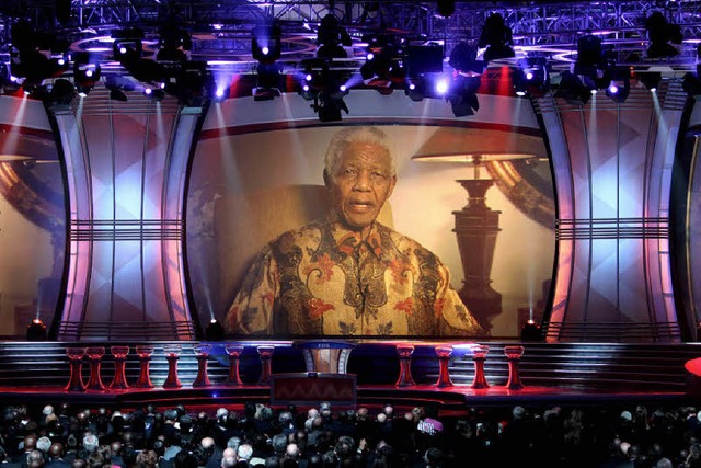 Zum Auftakt der BZ-Theaterringsaison 2...&#8222;Nelson Mandela Story zu sehen.   | Foto: DPA