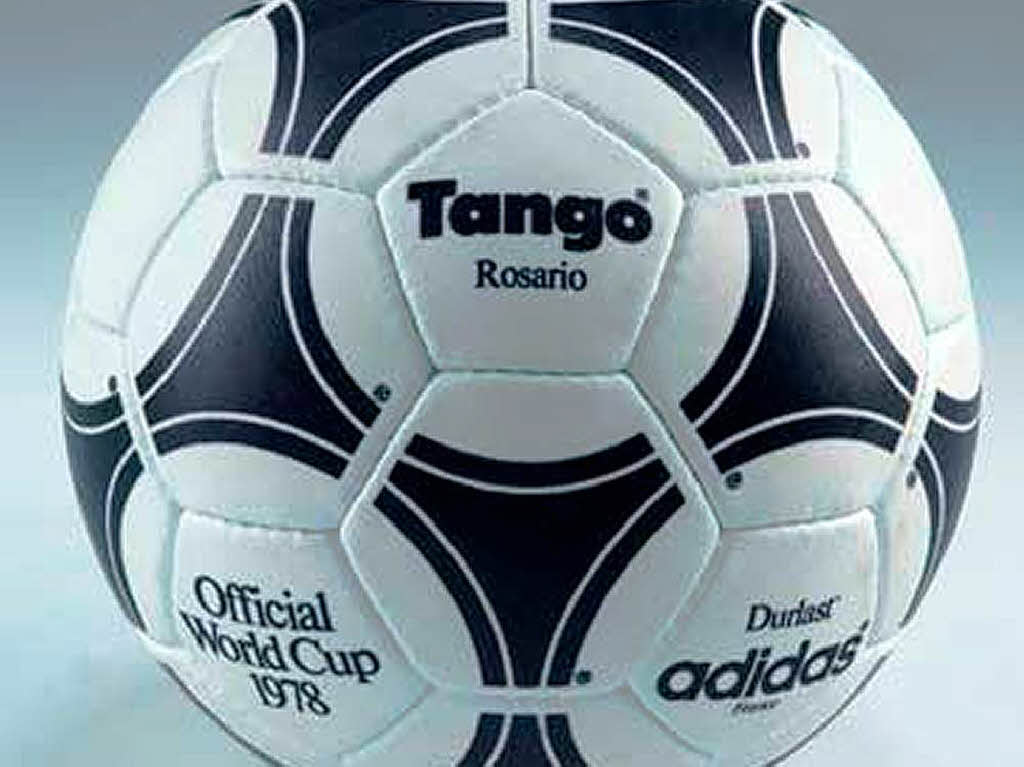 WM-Ball 1978: Der Tango Rosario. Mit ihm begann das individualisierte Design. Aus schwarzen Fnfecken wurden Triaden. 1982 in Spanien wurde das optisch identische Modell eingesetzt. Nur hie er Tango Espana.