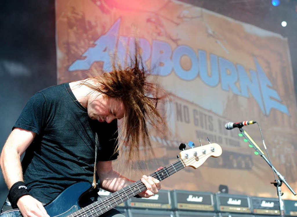Justin Street, der Bassist der australischen Gruppe Airborne Justin Street, der Bassist der australischen Gruppe Airborne