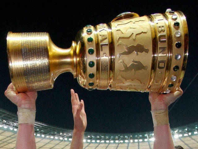 Das Objekt der Begierde: Der DFB-Pokal.  | Foto: ddp