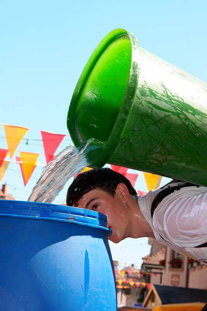 Bei der Winzerolympiade mussten die Teilnehmer ihre Geschicklichkeit unter Beweis stellen.