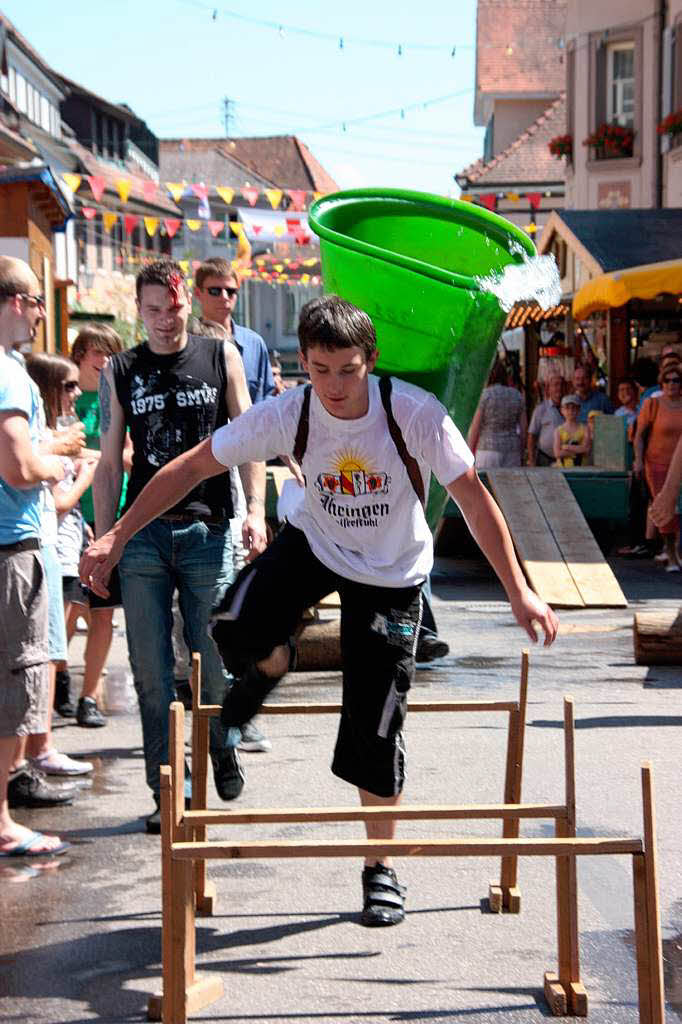 Bei der Winzerolympiade mussten die Teilnehmer ihre Geschicklichkeit unter Beweis stellen.