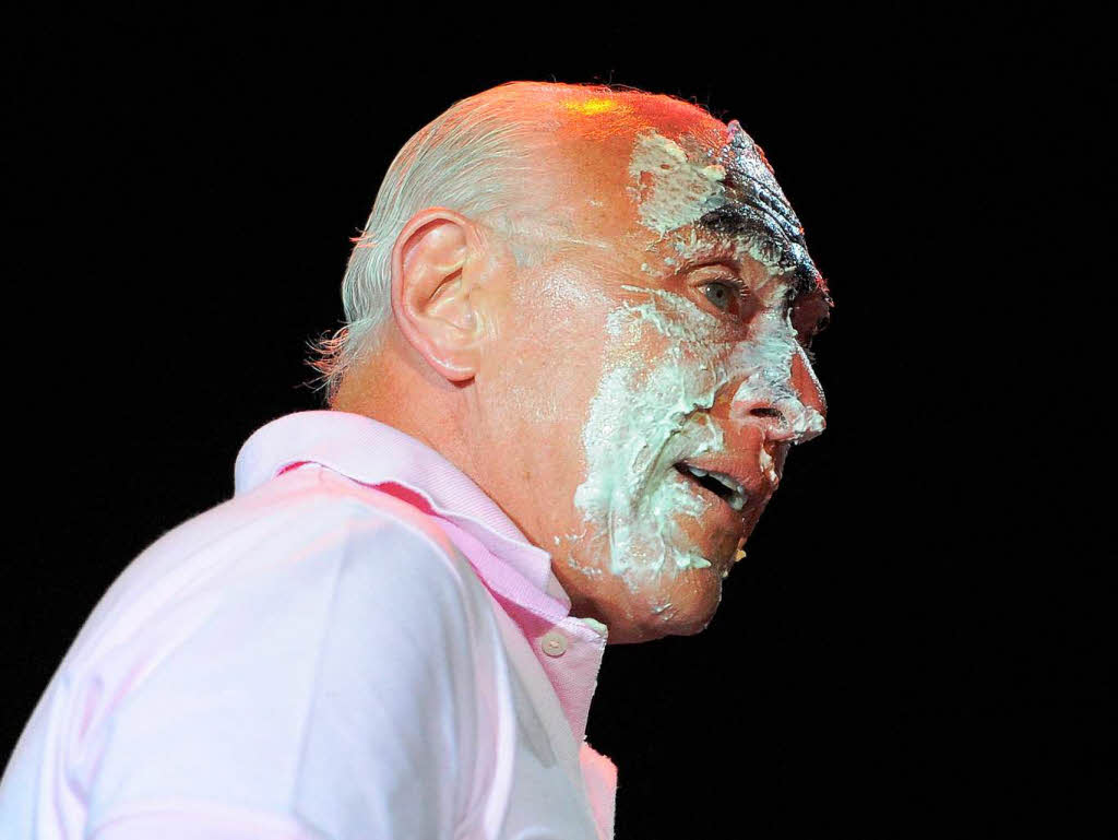 Geburtstagstorte im Gesicht: Marek Lieberberg, Veranstalter von "Rock am Ring", erhielt ein kleines Jubiläumsgeschenk. Geburtstagstorte im Gesicht: Marek Lieberberg, Veranstalter von "Rock am Ring", erhielt ein kleines Jubiläumsgeschenk.