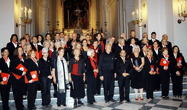 Gemeinsames Konzert in Santa Croce: Di...orei und der Chor von Torre des Greco.  | Foto: Erika Koch