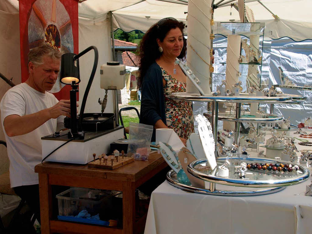 Schmuck in allen denkbaren Variationen boten diverse Stnde am Klausenhof