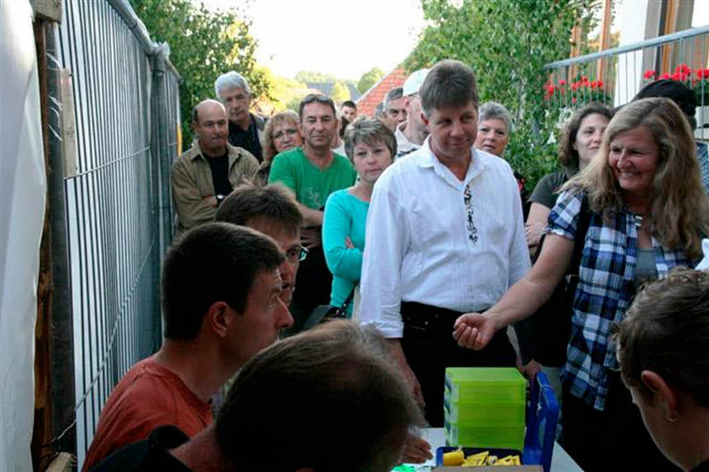 Im und vor dem Festzelt herrschte beste Stimmung