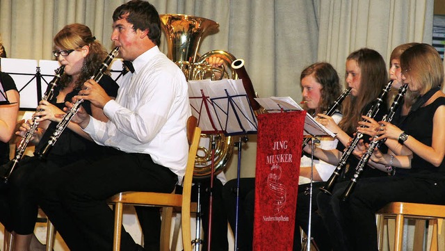 Die Jungmusiker des Musikvereins &#822...0; Niederschopfheim geben ihr Bestes.   | Foto: Heidi Fssel