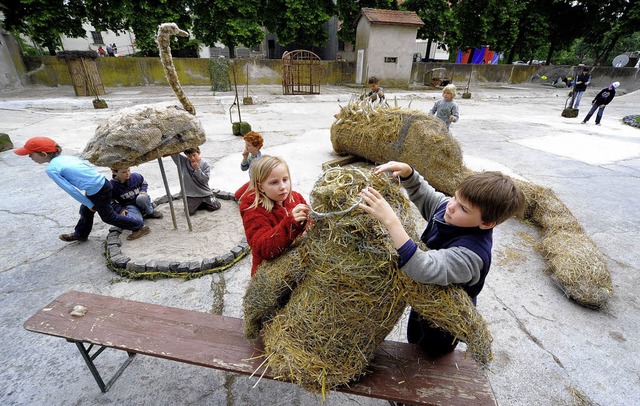 Tiere aus Draht und Stroh, Holz und Fo...Kinderkunstprojekt auf dem Mundenhof.   | Foto: Thomas Kunz