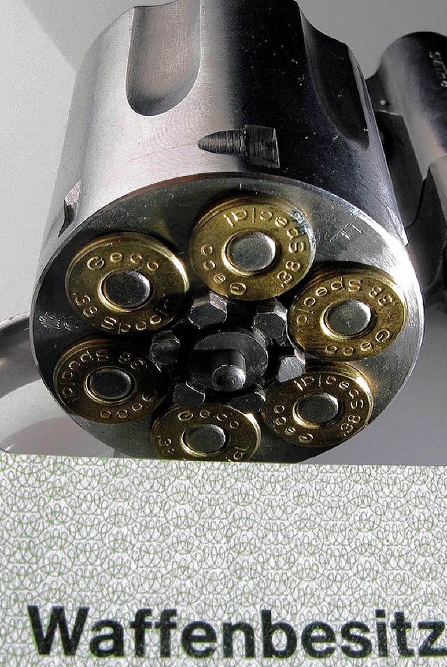 Mit Genehmigung: die ausgeklappte Trom...s von Smith &amp; Wesson, Kaliber 38    | Foto: DPa