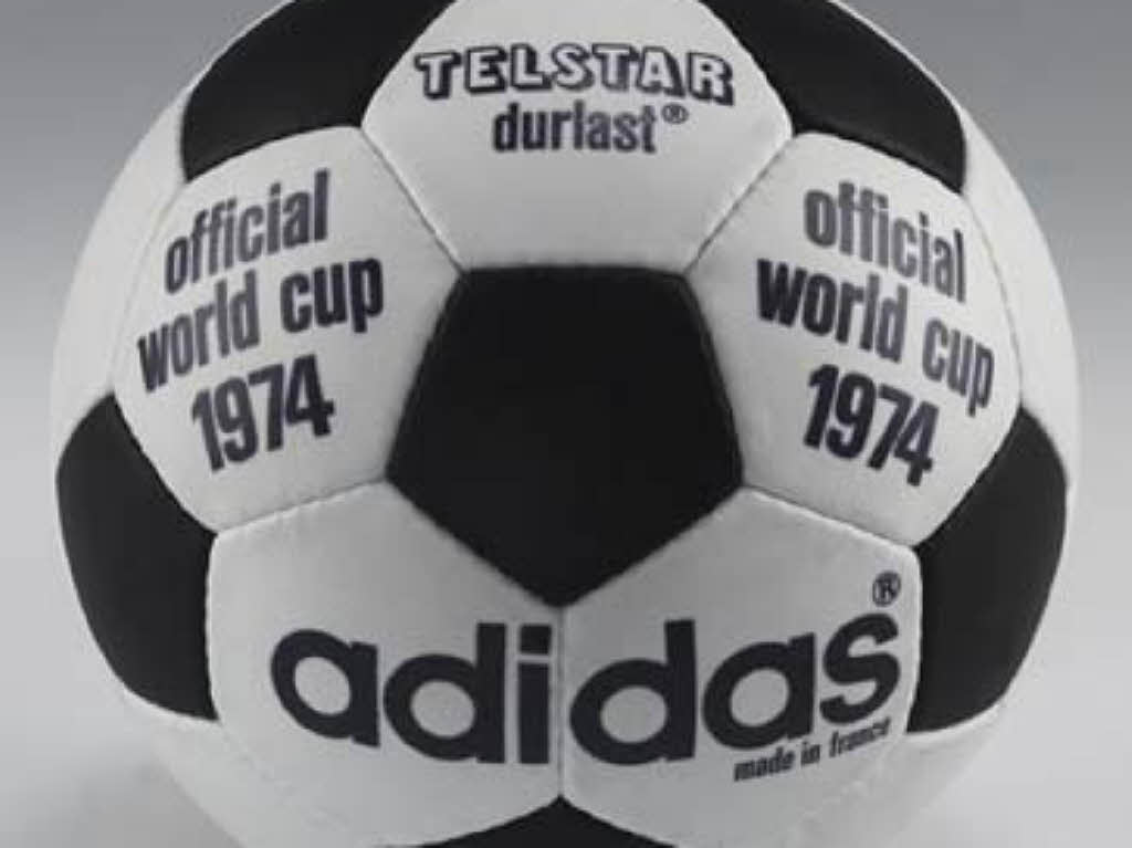 WM-Ball 1974: Der Telstar mit schwarzer statt goldener Schrift