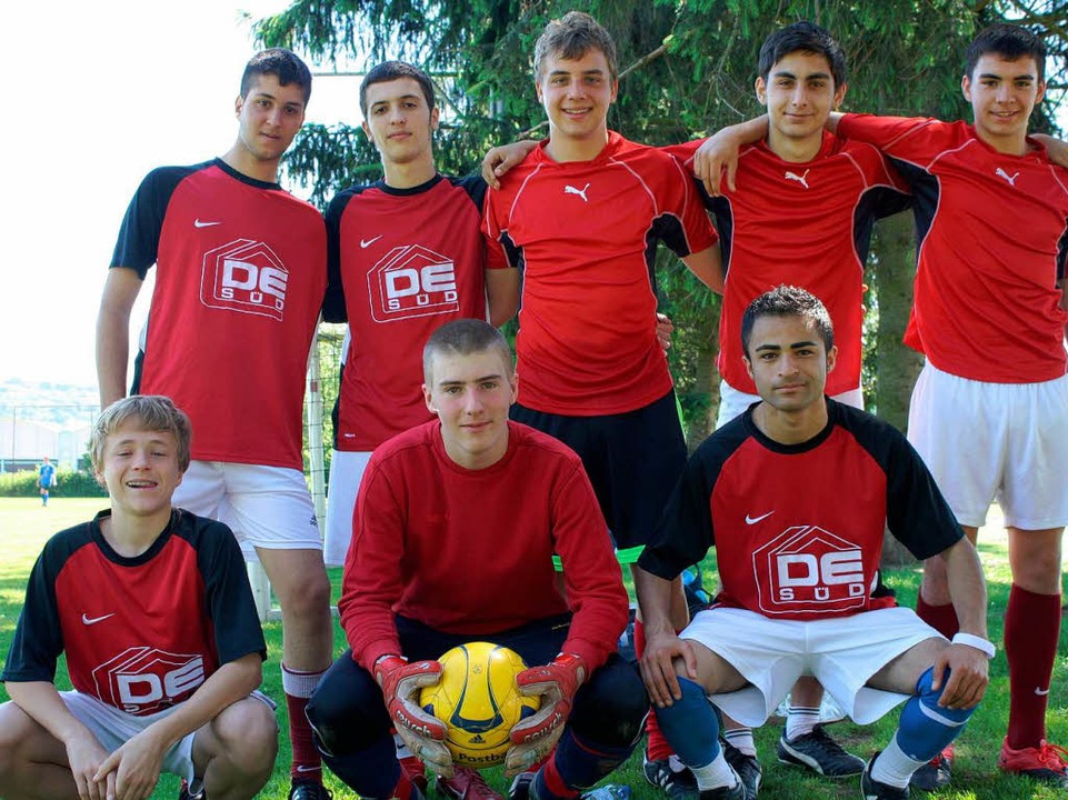 Die Sternfeldkicker (Kurden/Deutsche/Albaner) aus Herbolzheim  | Foto: Andreas Schmieg