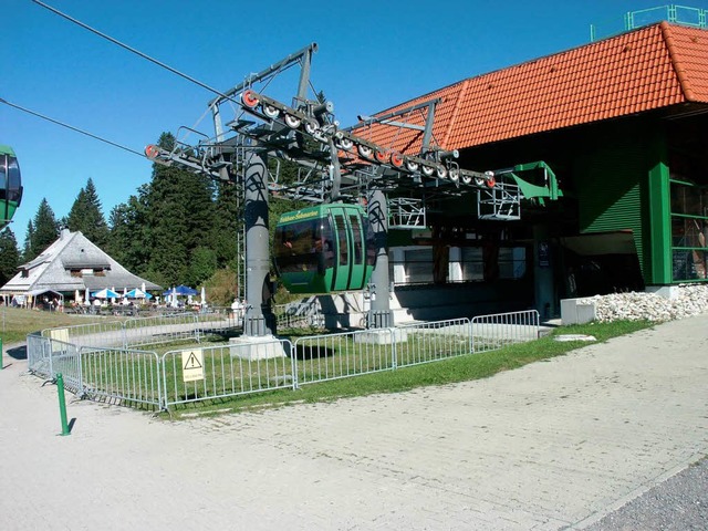 Mit dem Rolli auf den Berg, heit es am Sonntag auch an der Feldbergbahn.  | Foto: Ralf Morys