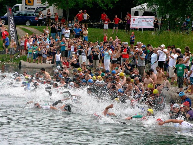 Der Startschuss ist gefallen, der Mllersee kocht.  | Foto: David Seitz