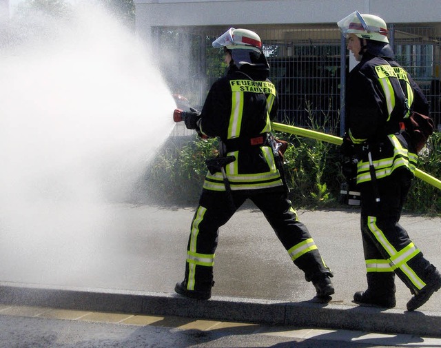 Alles im Griff: Staufener Feuerwehr beim Lschen   | Foto: FELIX Bartknecht