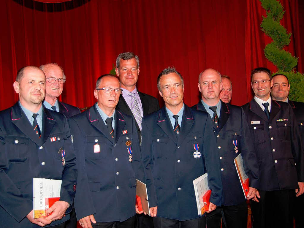 Fr ihre besonderen Leistungen wurden 5 Feuerwehrmnner ausgezeichnet.