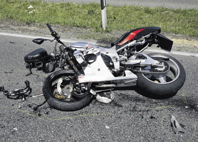 Viel Blech ging bei fnf Motorradunfl... wurden verletzt, drei davon schwer.    | Foto: Archivfoto: BZ