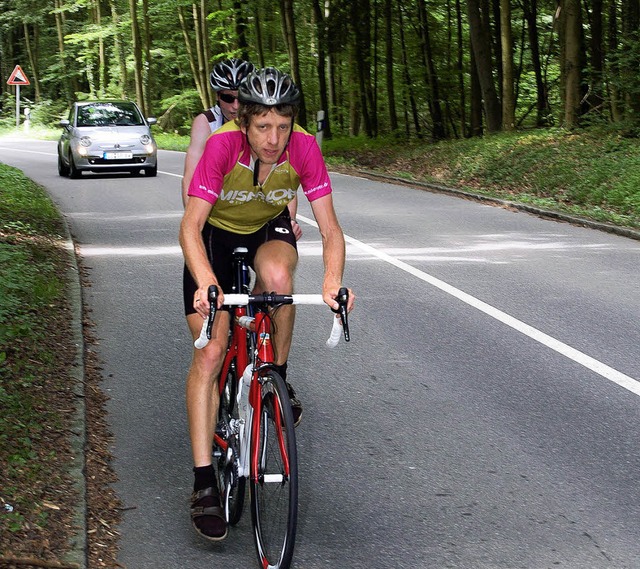 Christoph Fuhrbach hatte zeitweise Beg...Hintergrund ist das Begleitfahrzeug.    | Foto: Heinz Vollmar