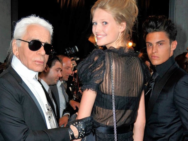 Lagerfeld hat die Modewelt fest im Gri... das &#8222;Topmodel&#8220; Toni Garrn  | Foto: dpa
