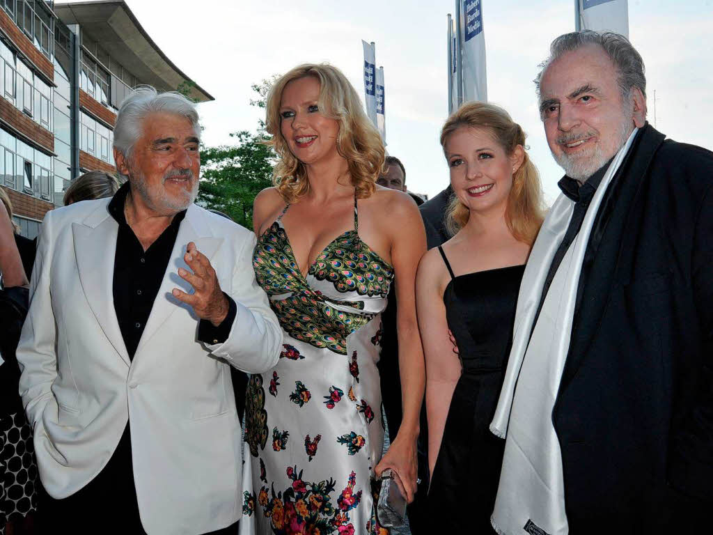 Bei der Unicef-Gala in Offenburg: Die Schauspieler Mario Adorf, Veronica Ferres, Maximilian Schell und dessen Freundin Iva Mihanovic