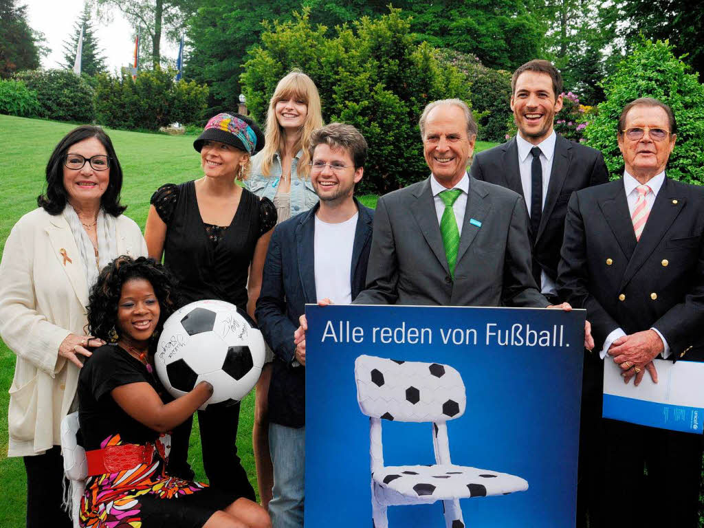 Pressekonferenz auf der Bhlerhhe:  Nana Mouskouri,  Mariatu Kamara,  Katja Riemann,  Julia Stegner,  Julian Rachlin,  Jrgen Heraeus,  Alexander Mazza,  Sir Roger Moore