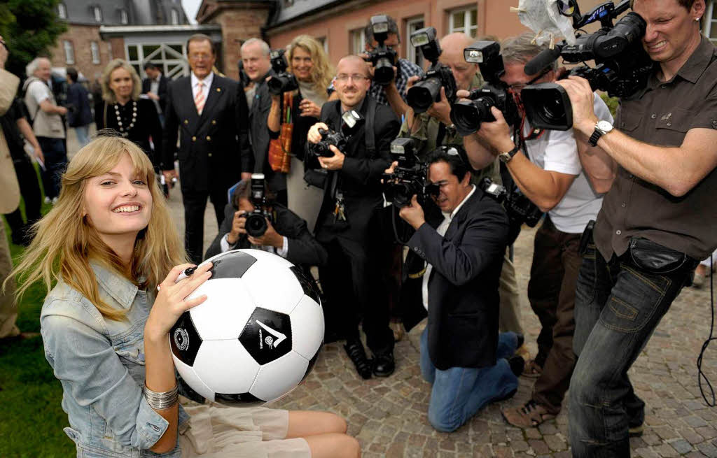 Pressekonferenz auf der Bhlerhhe: Model und Patin der UN-Hilfsorganisation UNICEF, Julia Stegner