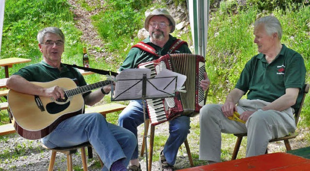 Das &#8222;Klepperle-Trio&#8220; mit D...melhttenfest des Schwarzwaldvereins.   | Foto: Ute Aschendorf