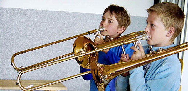 Blasinstrumente durften Schulkinder in Bollschweil ausprobieren.   | Foto: Privat