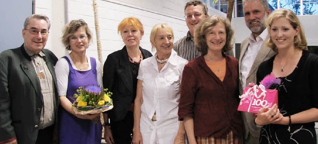 Der alte neue Vorstand und die Geehrte... Moos, Silke Burkhardt (100. Mitglied)  | Foto: Nicole Mai