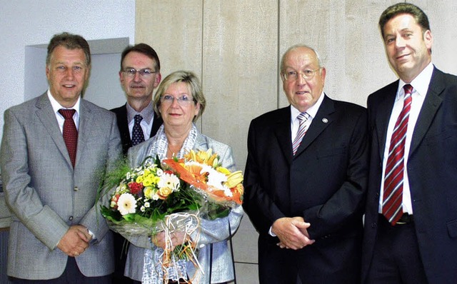 In Tunsel wurde Norbert Schlageter mit...ischen Fuballverbandes, Alfred Hirt.   | Foto: Brigitte Winterhalter