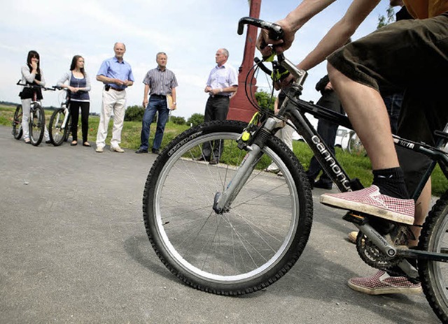 Gestern wurde der neue Radweg von Frie...ist er bereits seit mehreren Monaten.   | Foto: Christoph Breithaupt