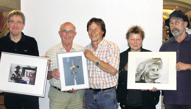 Glckliche Gewinner erhielten von den ...er-Spannagel und  Heinz Werner Seger.   | Foto: Monika Weber