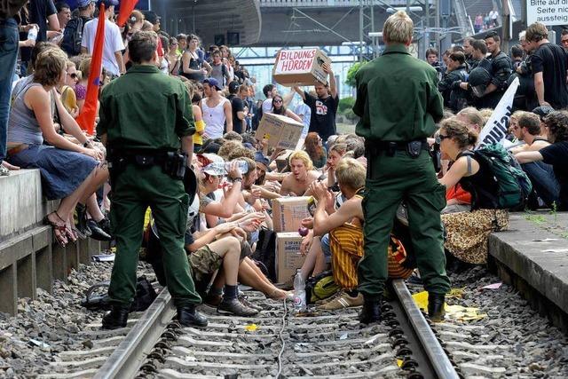 Fotos: Freiburger Demonstranten besetzen Hauptbahnhof