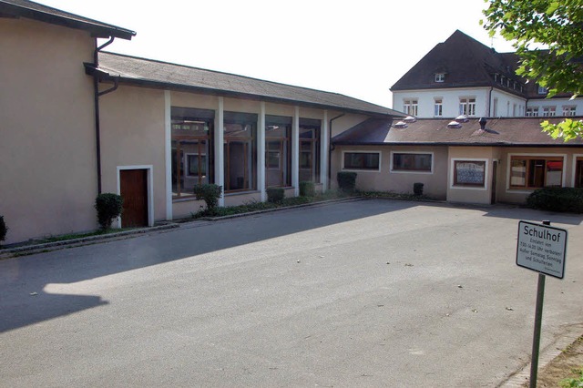 In der Festhalle (links), zwischen Gru...tzinger Schler eingerichtet werden.   | Foto: manfred frietsch