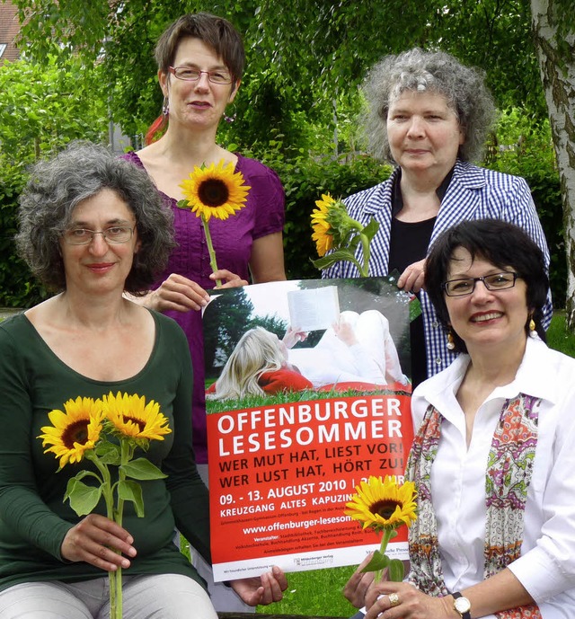 Sie freuen sich auf einen sonnigen Les...lle Reiff-Michalik (Stadtbibliothek).   | Foto: Stadt Offenburg