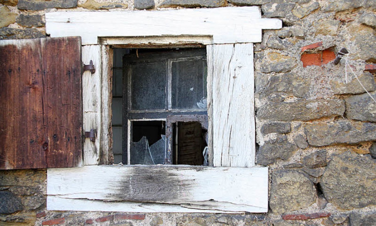 Hinter diesem Fenster muhten einst Küh...soll hier moderner Wohnraum entstehen.  | Foto: Silvia Faller