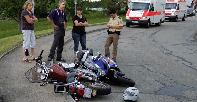 Ein Motorradfahrer strzte mit seiner ...adfahrer  erkannte den Unfall zu spt.  | Foto: Sebastian Barthmes