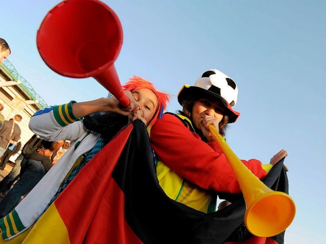 Trtende Krachmacher: An einigen Publi...-Wrttemberg herrscht Vuvuzela-Verbot.  | Foto: dpa