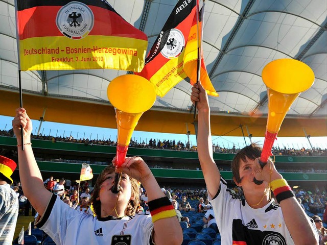 Fans mit Vuvuzela.  | Foto: ddp