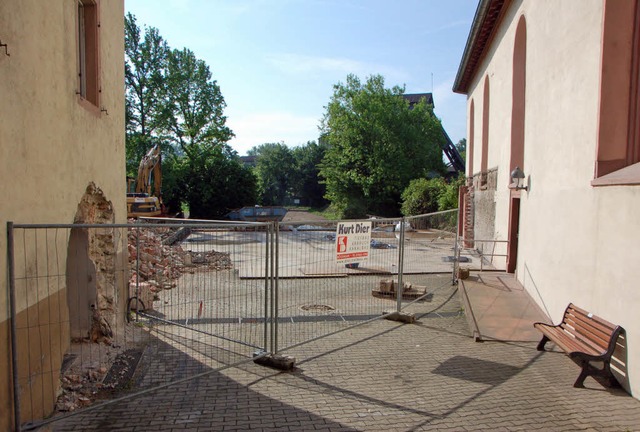 Durch  das Gelnde des bereits abgeris...isches Gemeindezentrum gebaut werden.   | Foto: manfred frietsch