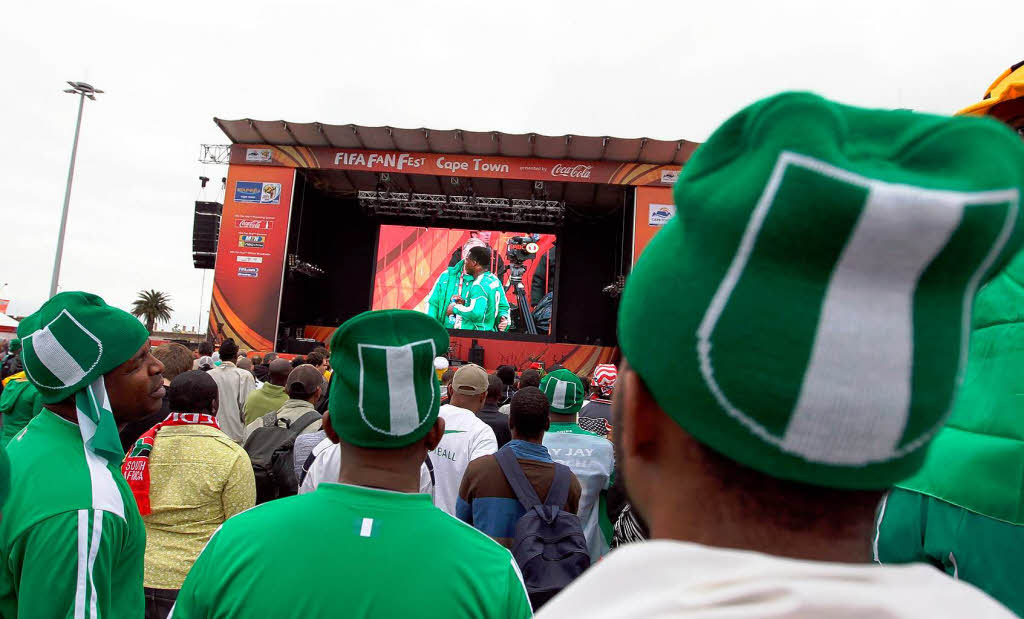 Argentinien gegen Nigeria: Vorfreude bei den ffentlichen Zaungsten beim Fanfest in Jo’burg.