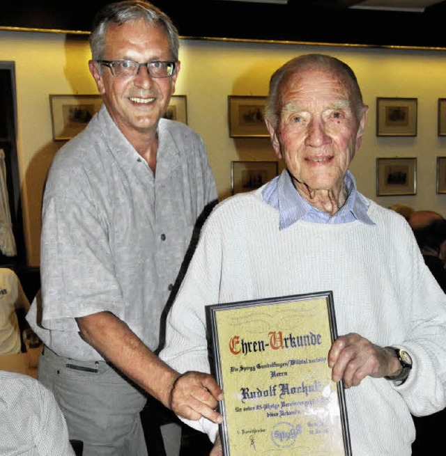 Kaum zu glauben - seit 85 Jahren ist R...rsitzenden der Spielvereinigung geehrt  | Foto: Markus Zimmermann-Drkop