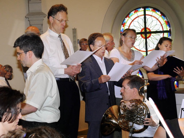 Solisten des Kirchenchors und Michael Bayer an der Orgel   | Foto: Leonhardt