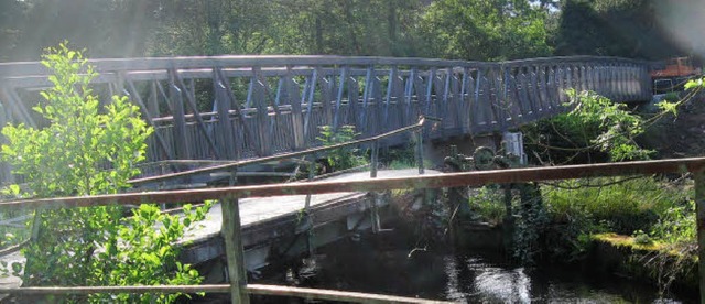 Abriss Gutascher Bhnlebrcke an der Landstrae.  | Foto: Gnter Bank